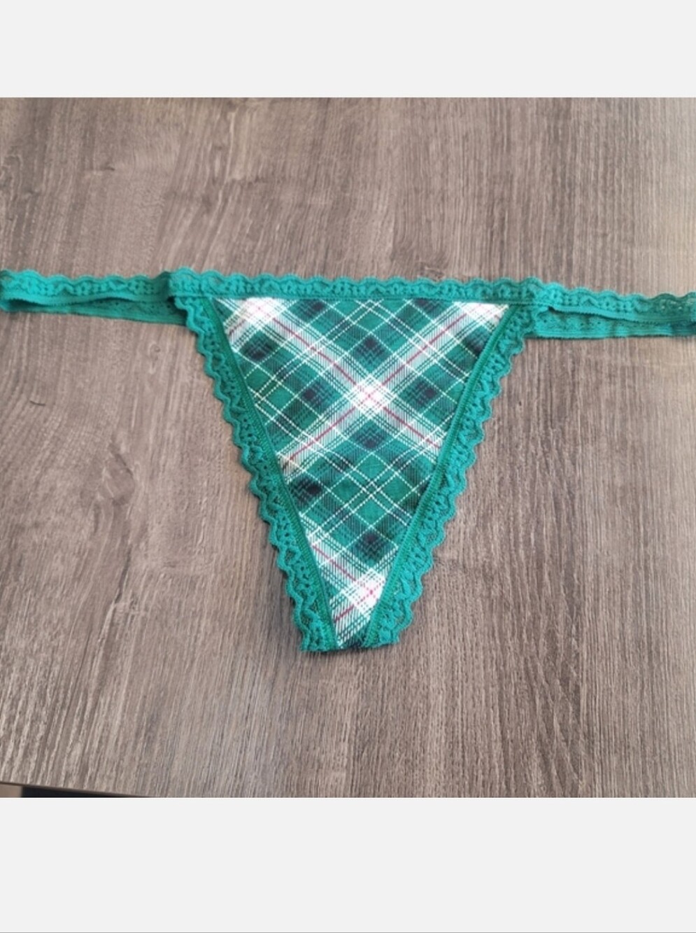 VICTORIA'S SECRET Lace-Trim Cotton plaid V-String Panty MEDIUM Holiday